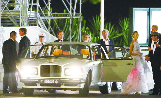 2ADA2B1900000578-3174949-Beatrice_right_and_Pierre_Casiraghi_27_second_left_arrived_in_a_-a-1_1437941546285