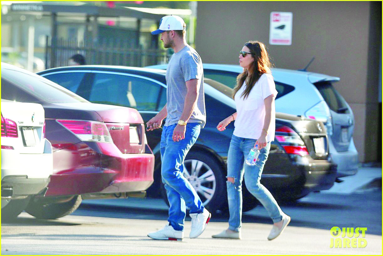 *EXCLUSIVE* Woodland Hills, CA - Justin Timberlake and his wife Jessica Biel visit a veterinarian at Access Specialty Animal Hospital, presumably for their pet dog Tina.  Jessica, who just gave birth earlier this year, showed off her post-baby body in a white cotton t-shirt, ripped jeans and a pair of cream colored flats. AKM-GSI           July 29, 2015 To License These Photos, Please Contact :    Steve Ginsburg  (310) 505-8447  (323) 423-9397  steve@akmgsi.com  sales@akmgsi.com    or    Maria Buda  (917) 242-1505  mbuda@akmgsi.com  ginsburgspalyinc@gmail.com