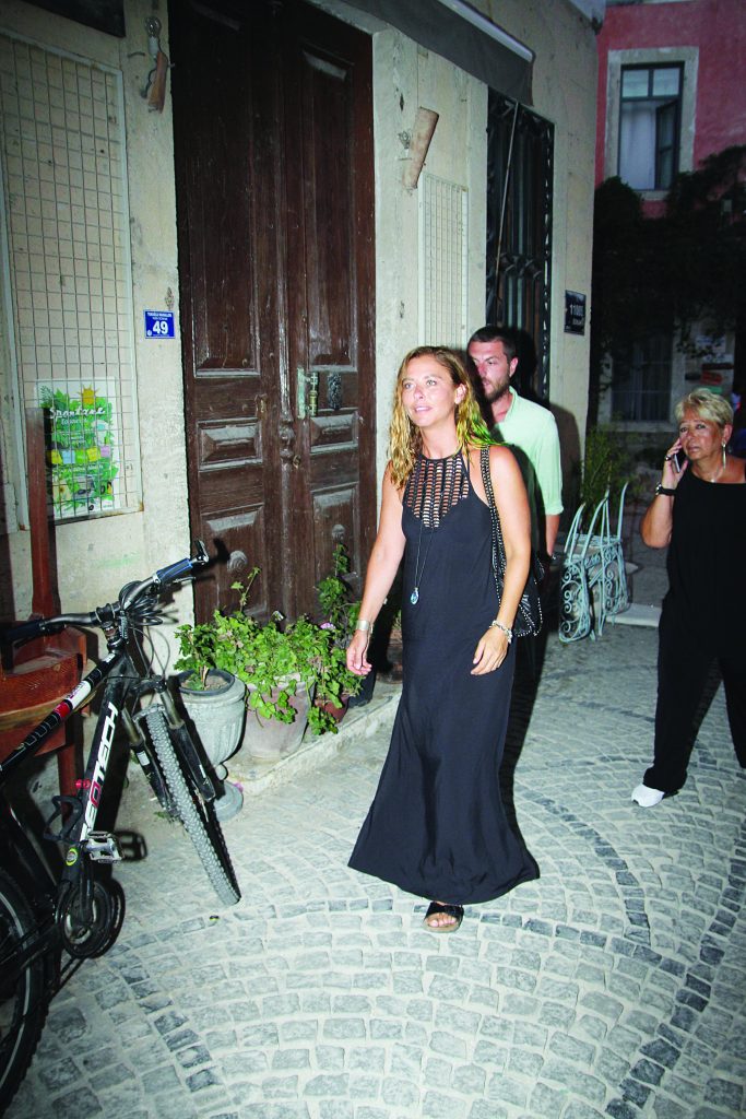 Alaçatı’da ünlü geçidi - 14836