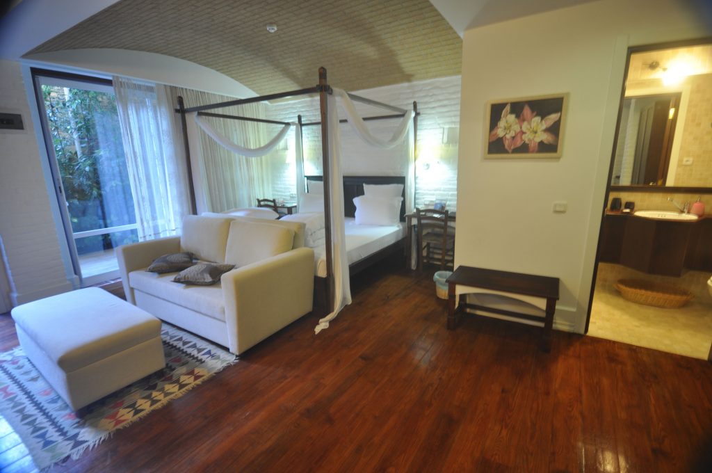 El Vino Hotel and Suites - 14128