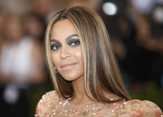 Beyonce dünya turnesini erteledi! - 21381