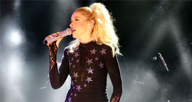Hadise’ye stüdyoda haciz! - 25999