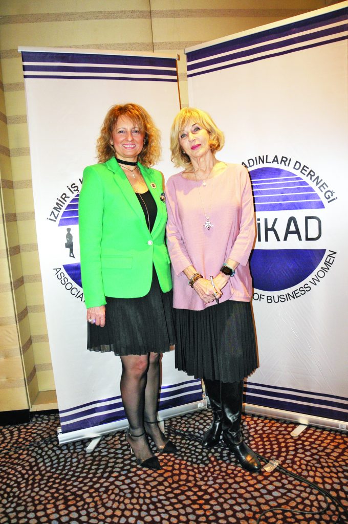 İZİKAD Ayşe Kulin’i ağırladı - 37639