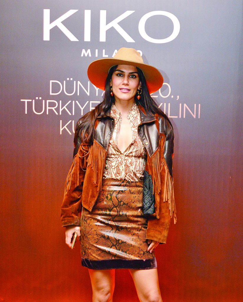 Kiko Milano, yeni yaşını renkli bir partiyle kutladı - 49379