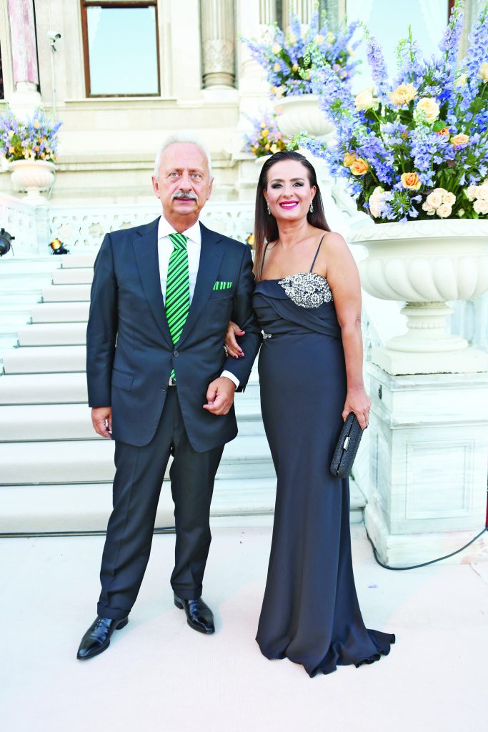 Masal gibi bir törenle evlendiler - 54658
