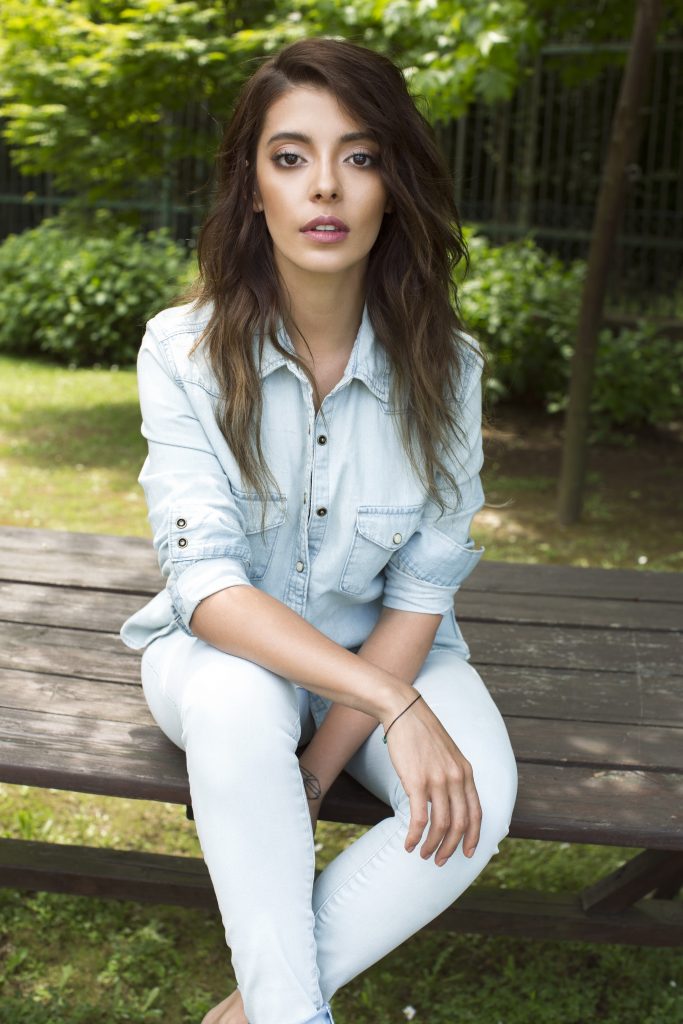Selin Şekerci düzgün fiziği ile dikkat çekti! - 54796