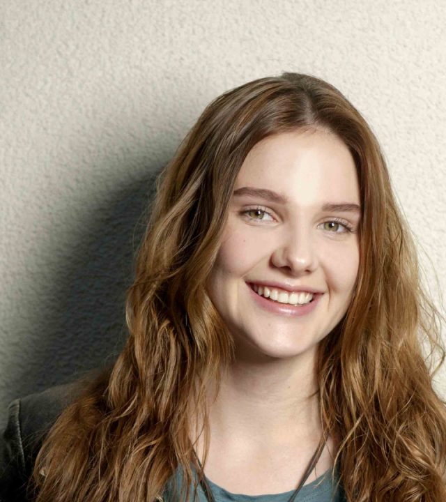 61244017-alina-boz