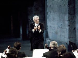 1511249300_Festival_Sanat_Y__netmeni_ve___ef___Festival_Art_Director_and_Conductor_G__rer_Aykal_1