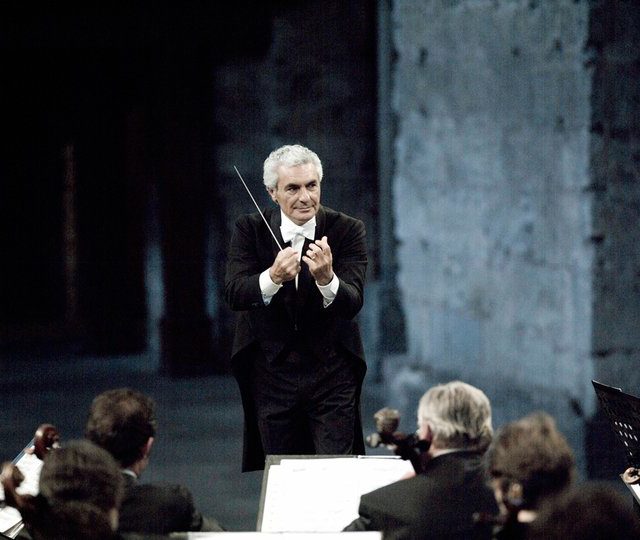 1511249300_Festival_Sanat_Y__netmeni_ve___ef___Festival_Art_Director_and_Conductor_G__rer_Aykal_1