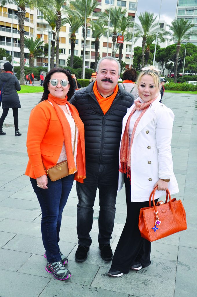 “Kadina Yönelik Şiddet”e dikkat çekmek için İzmirliler ‘Turuncu Yürüyüş’e Destek Verdi - 65298