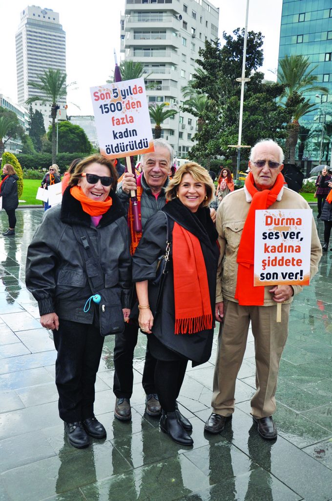 “Kadina Yönelik Şiddet”e dikkat çekmek için İzmirliler ‘Turuncu Yürüyüş’e Destek Verdi - 65301