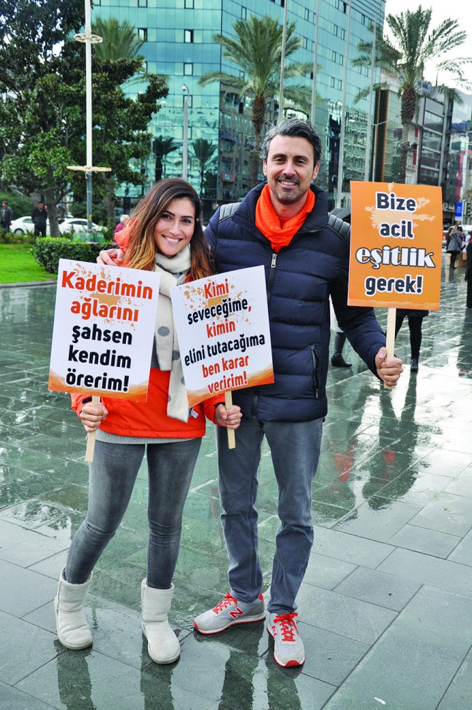“Kadina Yönelik Şiddet”e dikkat çekmek için İzmirliler ‘Turuncu Yürüyüş’e Destek Verdi - 65305
