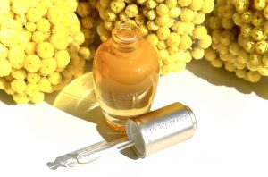 1513692123_LOccitane_Immortelle_Divine_Youth_Oil_2