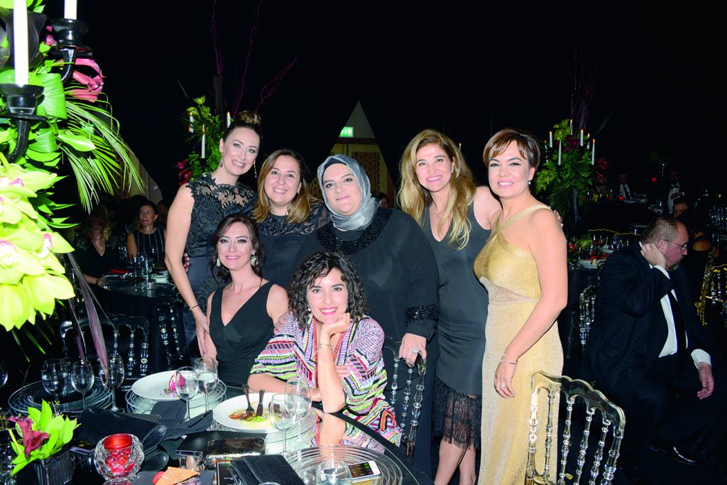 İzmirliler’den tam destek…‘Kalplerimiz bir’ projesine görkemli gece - 74354