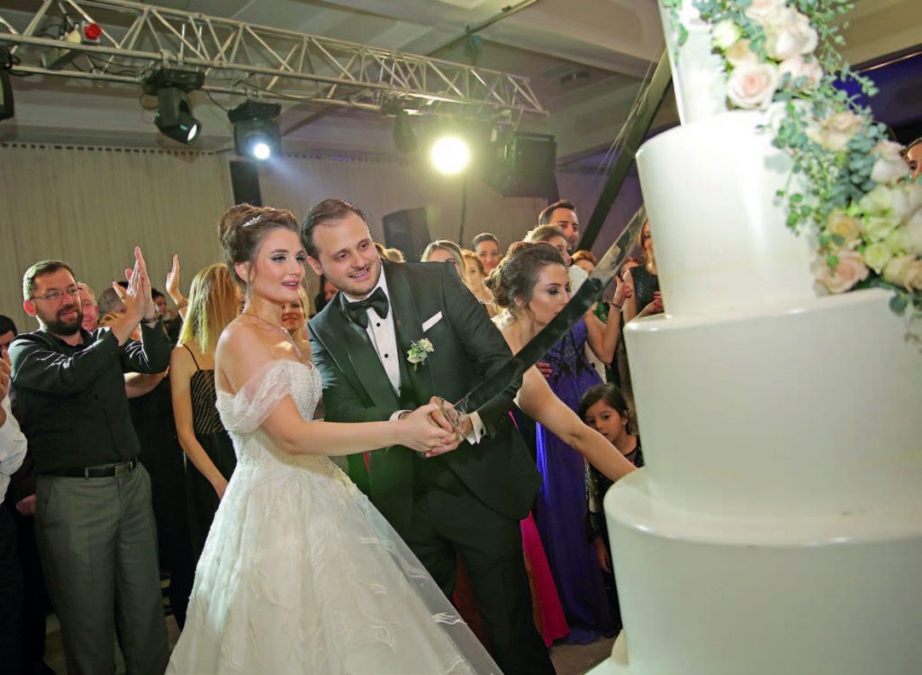 İnci Tuzcuoğlu ve Erol Vurgun görkemli bir törenle dünya evine girdi - 75858