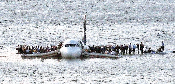 Amerikan havayollarından bir uçağın denize düşmesi ve mucizevi bir şekilde herkesin kurtulması da dönemin önemli olaylarındandı. (2009)