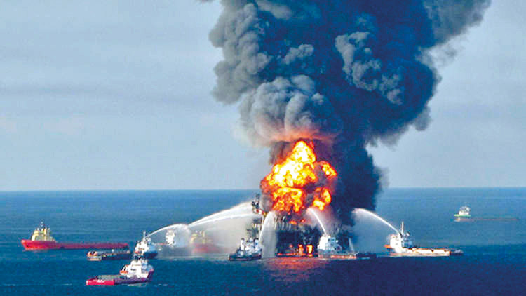 Meksika Körfezi'nde meydana gelen petrol sızıntısı Louisiana'ya kadar ulaştı ve Amerikan tarihinin en büyük petrol sızıntısı oldu. (2010)