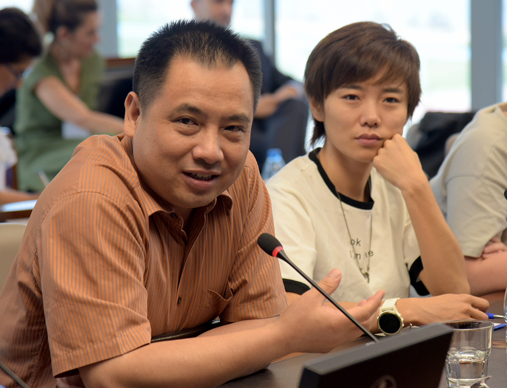 Soldan Prof. Dr. Xue Li ile Xu Fei