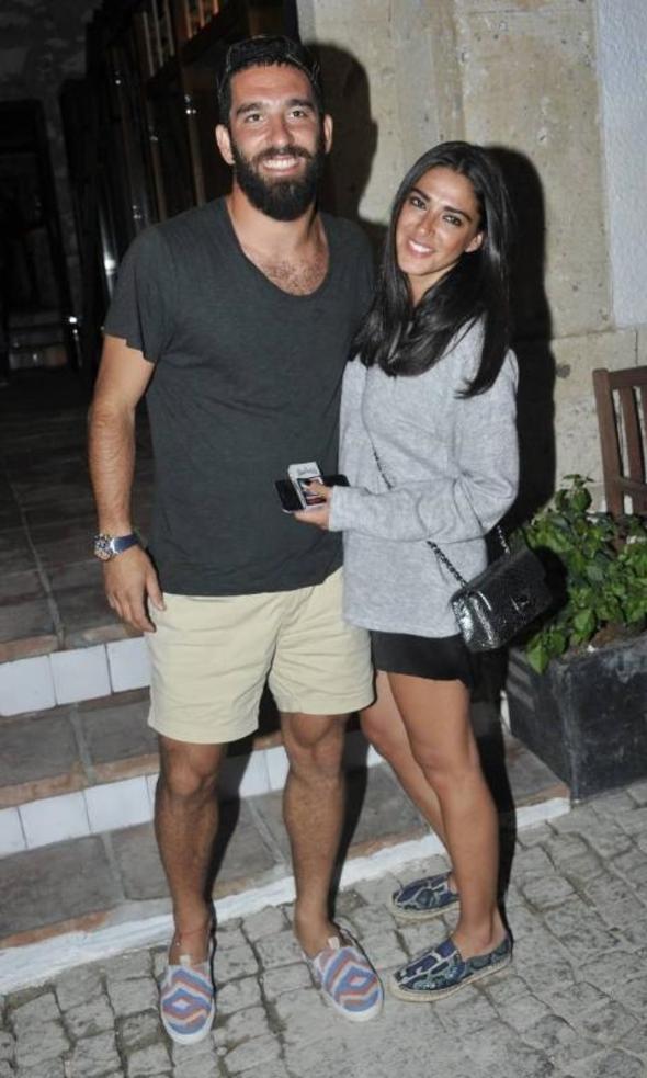 arda-turan-aslihan-dogan-ciftinin-bebeklerinin-cinsiyeti-divamagazin2