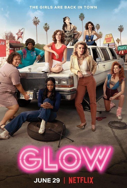 40. GLOW (2017) 8,1-divamagazin