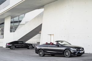 Das neue Mercedes-Benz Coupé und Cabriolet;Kraftstoffverbrauch kombiniert: 9,8-4,9 l/100 km; CO2-Emissionen kombiniert: 223-130 g/km* The new Mercedes-Benz Coupé and Cabriolet;fuel consumption combined: 9.8-4.9 l/100 km; combined CO2 emissions: 223-130 g/km*