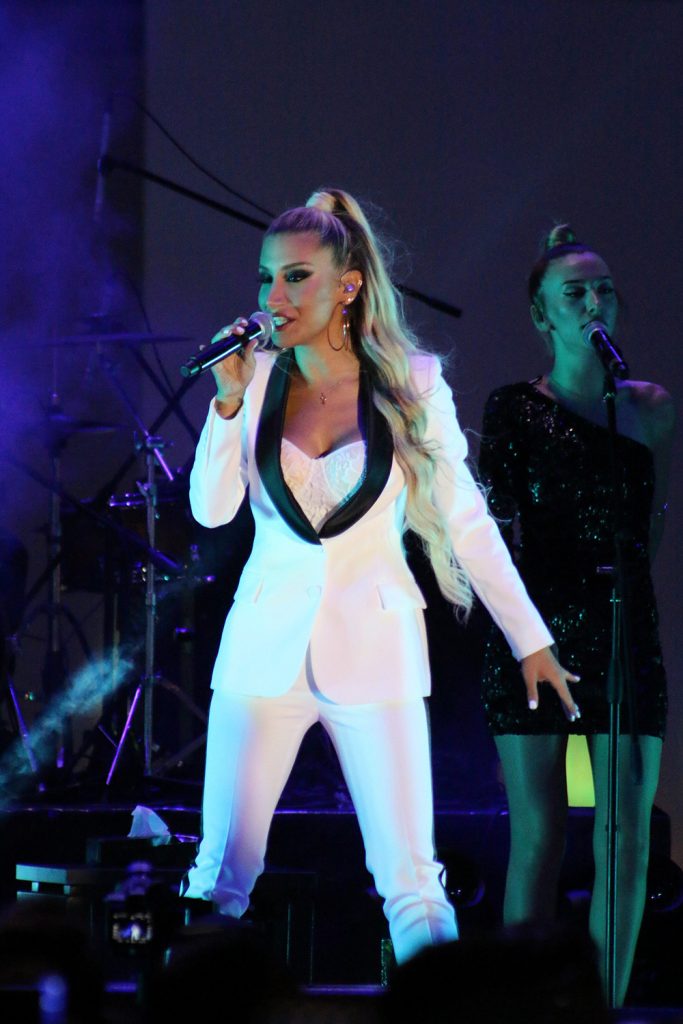 1536273403_irem_derici__3_