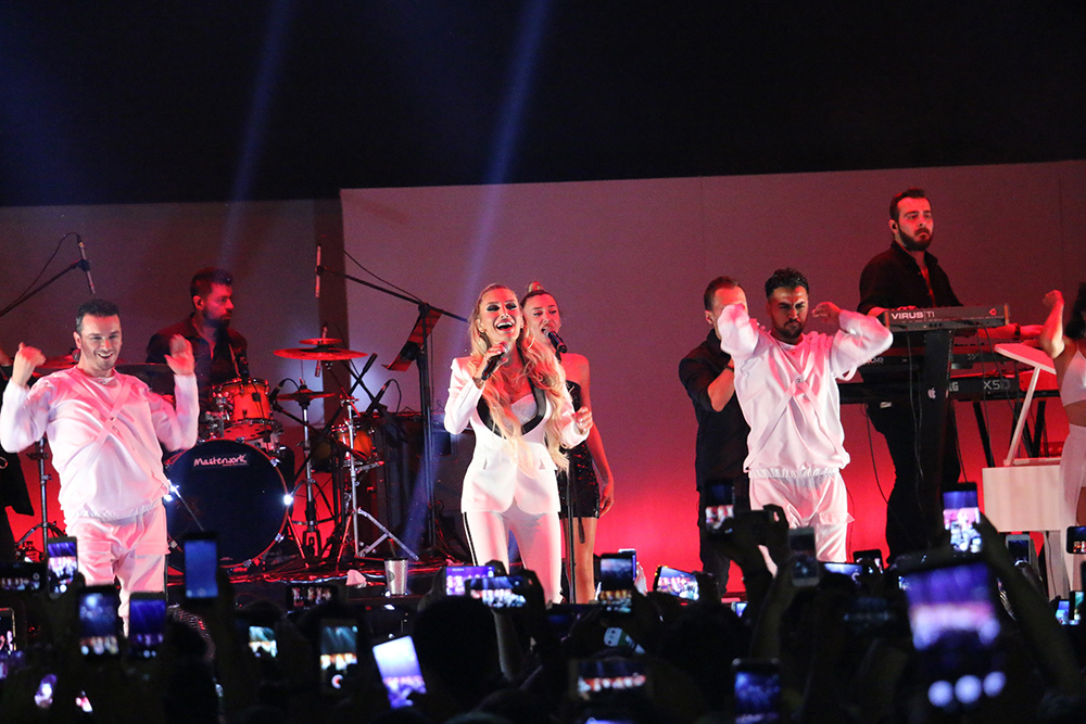 1536273405_irem_derici__2_