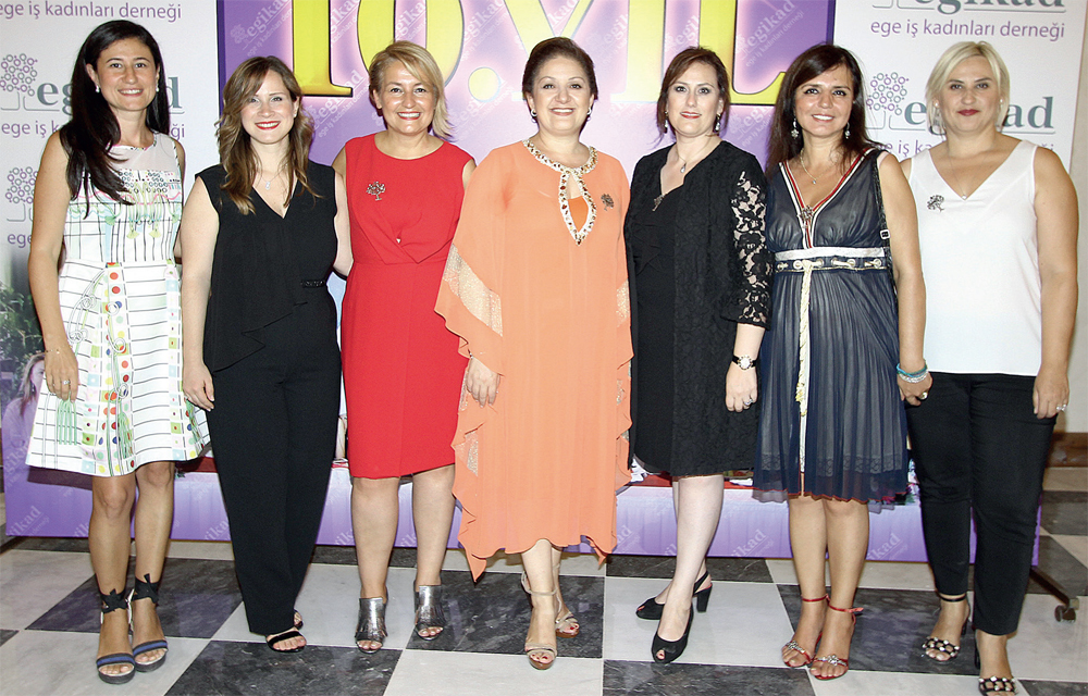 Aygül Önal, Sinem Umsu, Seray Seyfeli, Nilhan Antitoros, Emre Pınar Kılıç, Nursel Altunkaynak, Burcu Dereci-divamagazin