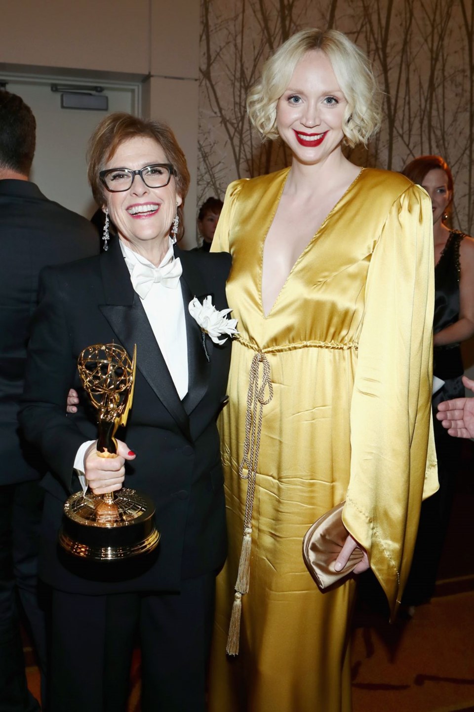 Bernadette Caulfield ve Gwendoline Christie-divamagazin