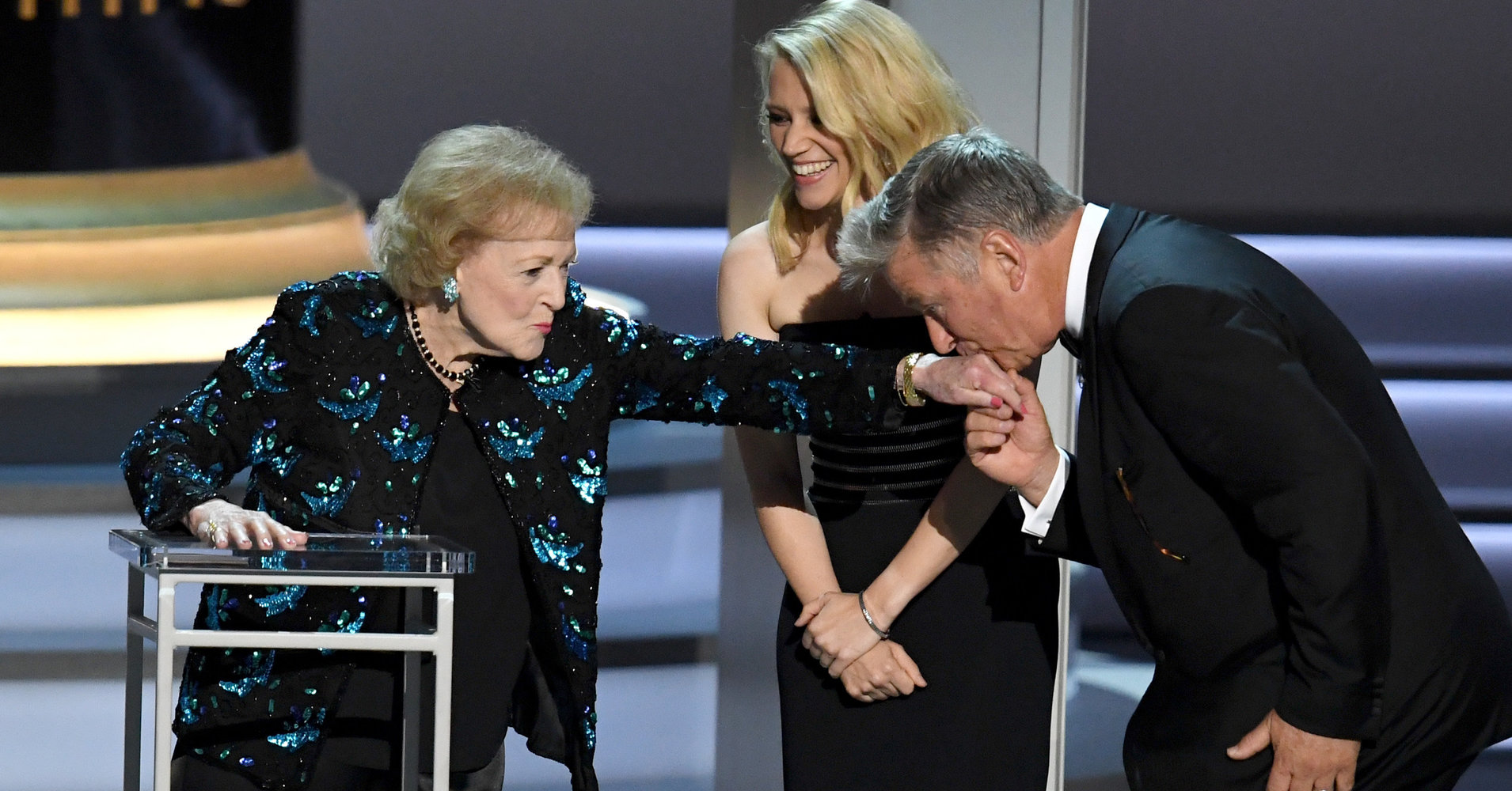 LOS ANGELES, CA - SEPTEMBER 17: (L-R) Betty White, Kate McKinnon, and Alec Baldwin speak onstage during the 70th Emmy Awards at Microsoft Theater on September 17, 2018 in Los Angeles, California. (Photo by Kevin Winter/Getty Images)