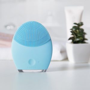 1540970776_FOREO_LUNA_2_Anti_aging_facial_cleansing_brush_Combination_skin