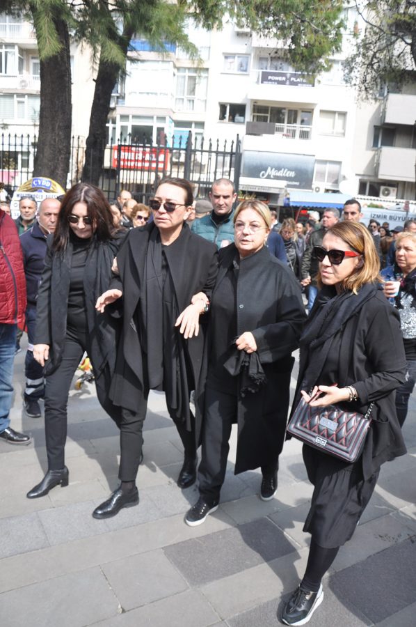 Zafer Çika son yolculuğuna uğurlandı - 102796