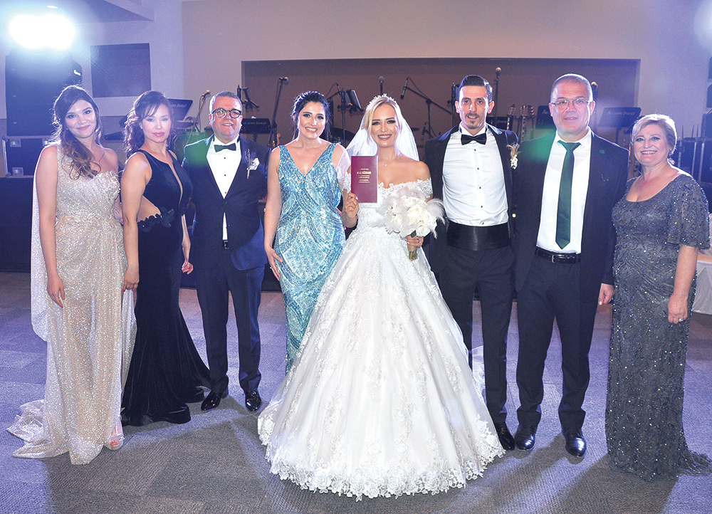 Arda Çağıral & Rengül Kulpedin şık bir törenle evlendi - 104204