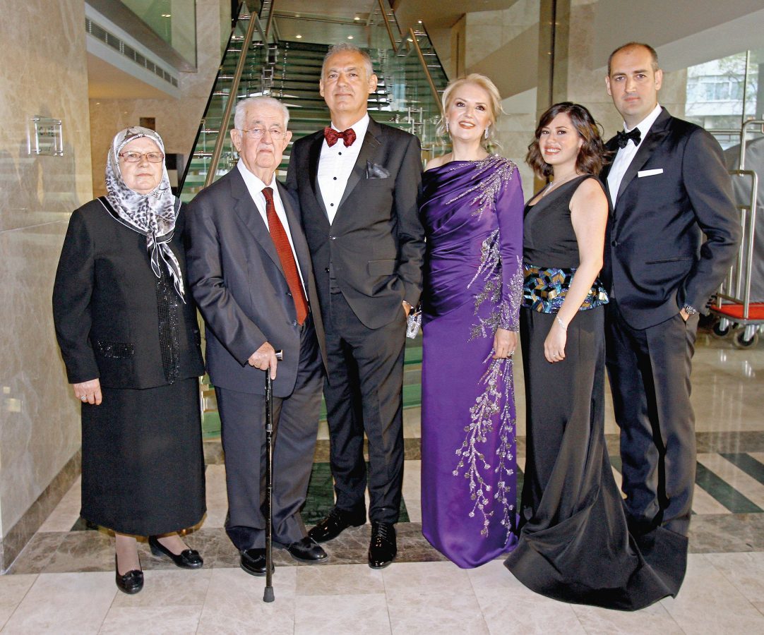 Zeynep Tuna ve Asil Temel  Görkemli Bir Törenle Evlendi - 106839