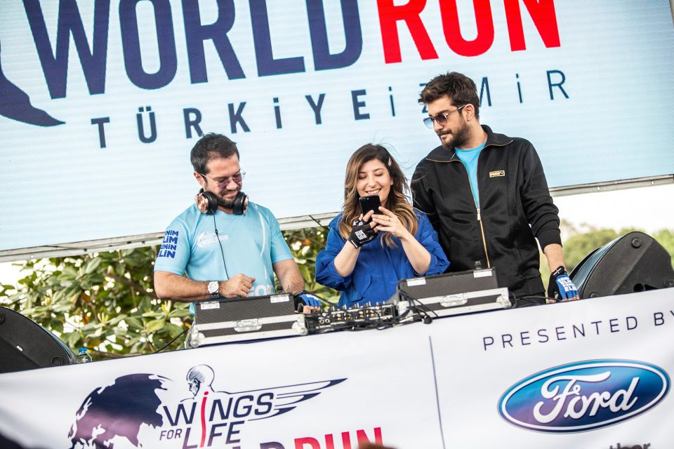 1557126633_Ozan_Dogulu_Sebnem_Bozuklu_Enis_Ar__kan