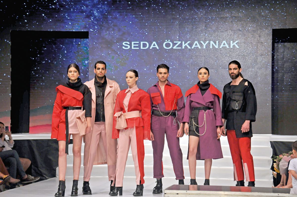 İEÜ’lü genç modacılardan yıl sonu defilesi - 108941