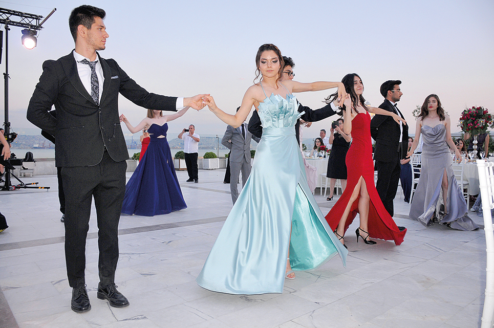 Tevfik Fikret’li Öğrenciler Umutla Uğurlandı - 110079