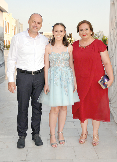 İzmir SEV‘de mezuniyet heyecanı! - 111056
