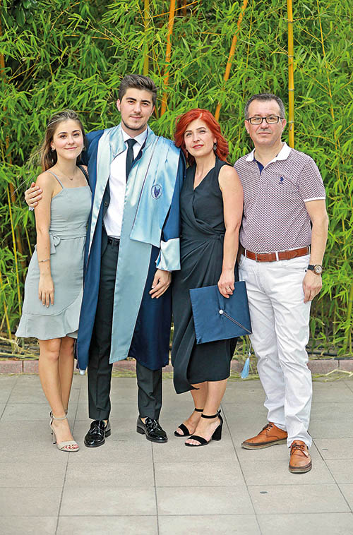 Yaşar Üniversitesi’nde Mezuniyet Heyecanı - 110830