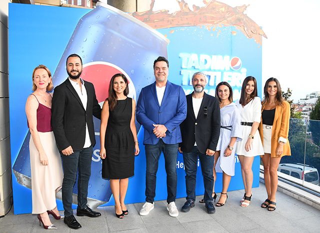 Didem Sinik, Tansu Cimitay, Aslı Önder, Beyazıt Öztürk, Mahmut Sipahi, Özge Özel, Büşra Aybakan, Çağla Akyüz