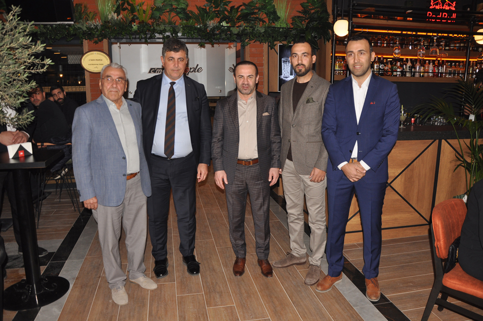 Gastronomi Tesisi unvanına sahip C’mon People 1 yaşında - 121337