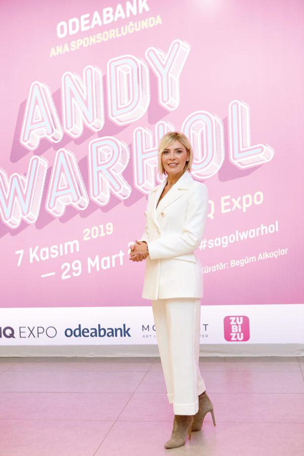 POP ART’IN ÖNCÜSÜ ÜNLÜ SANATÇI ANDY WARHOL SERGİSİ BİR PARTİYLE AÇILDI - 120823