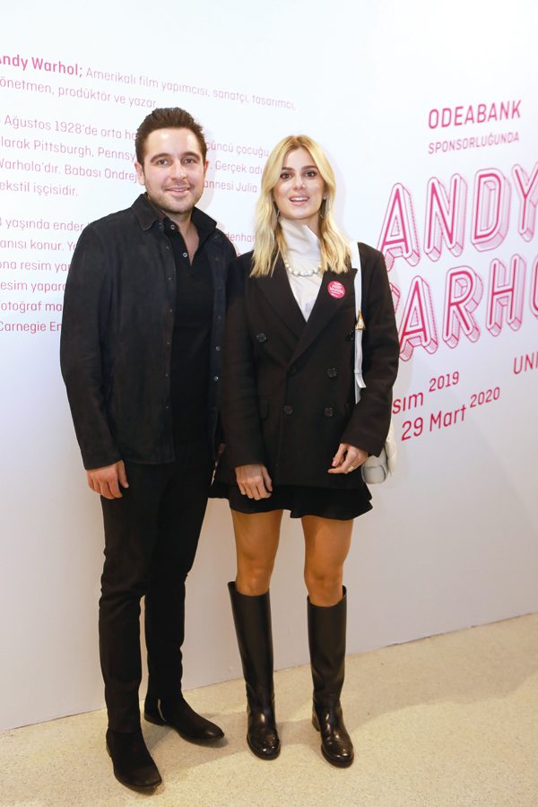 POP ART’IN ÖNCÜSÜ ÜNLÜ SANATÇI ANDY WARHOL SERGİSİ BİR PARTİYLE AÇILDI - 120824