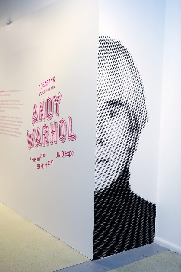 POP ART’IN ÖNCÜSÜ ÜNLÜ SANATÇI ANDY WARHOL SERGİSİ BİR PARTİYLE AÇILDI - 120829