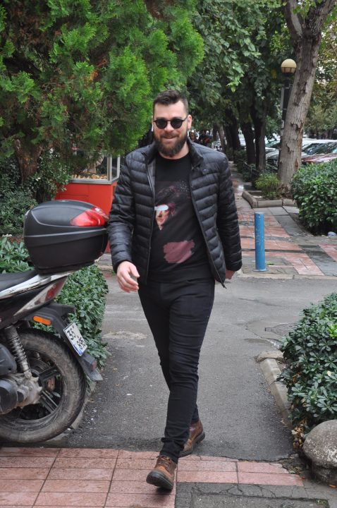 Altınkapı, Altınayı Pub ve Y’git restaurantlarının sahibi Yiğit Altınkapı, bankadaki işlerini halletmeye gidiyordu.