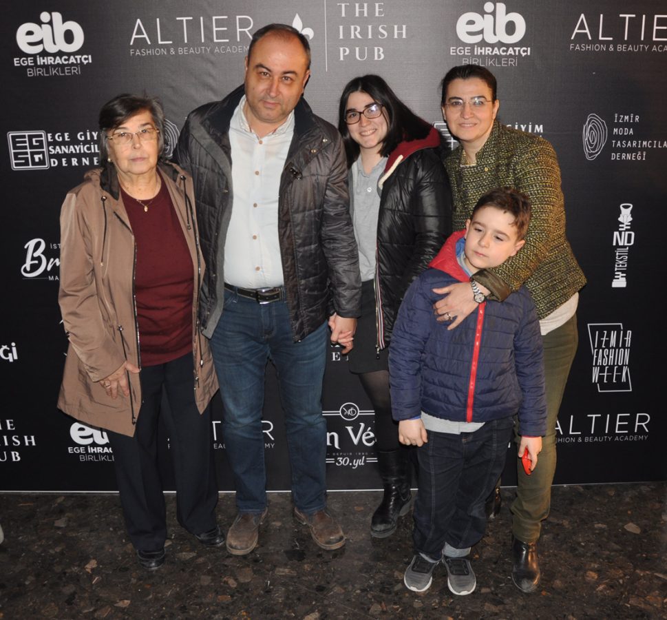 ALSANCAK GARI’NDA MODA RÜZGARI ESTİ, İZMİR FASHION WEEK BÜYÜK İLGİ GÖRDÜ - 122858