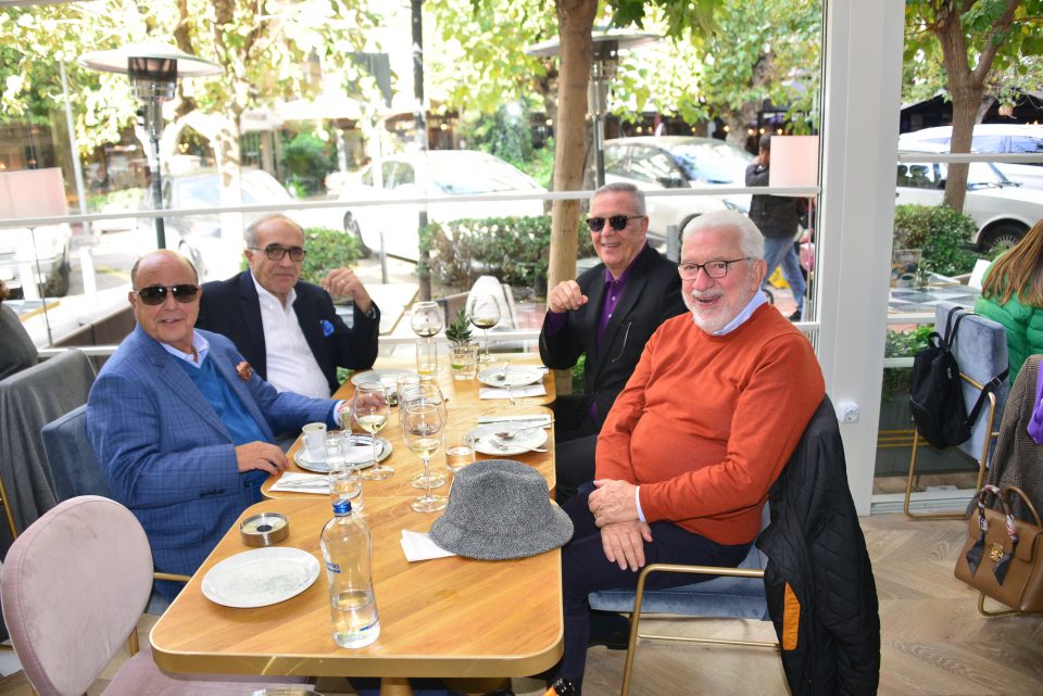 Duayen iş adamları Cem Bakioğlu, Oğuz Tatış, Tufan Ünal ve Öner Akgerman öğle yemeğinde bir araya geldiler.
