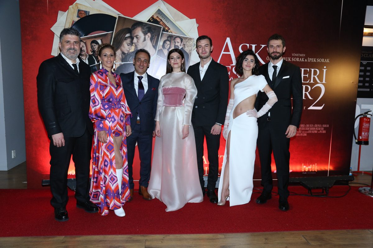 “AŞK TESADÜFLERİ SEVER 2”NİN GALASINDA GÖZYAŞLARI SEL OLDU - 124317