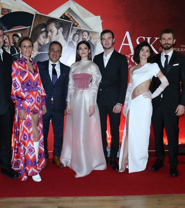 01-Omer Faruk Sorak, Ipek Sorak, Alp Tekin, Elif Dogan, Aytac Sasmaz, Nesrin Cavadzade, Yigit Kirazci (1)