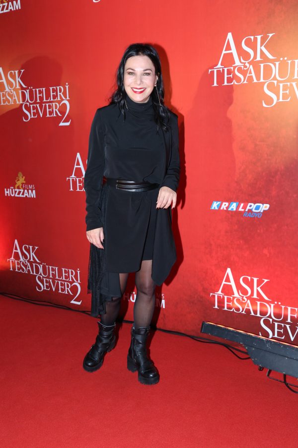 “AŞK TESADÜFLERİ SEVER 2”NİN GALASINDA GÖZYAŞLARI SEL OLDU - 124326